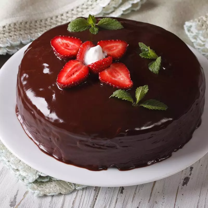 Tort Czekoladowo-Truskawkowy